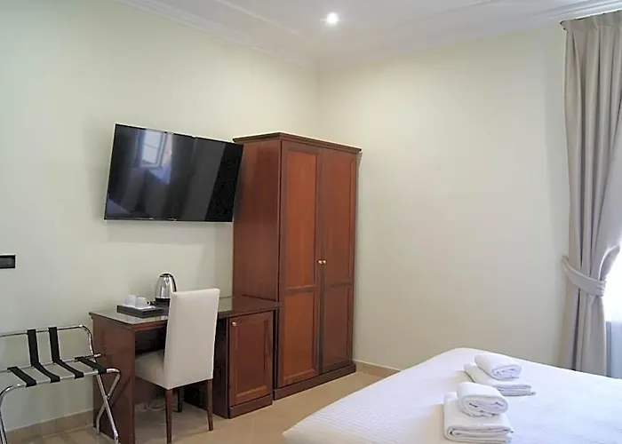 Glam Luxury Hotel 3*