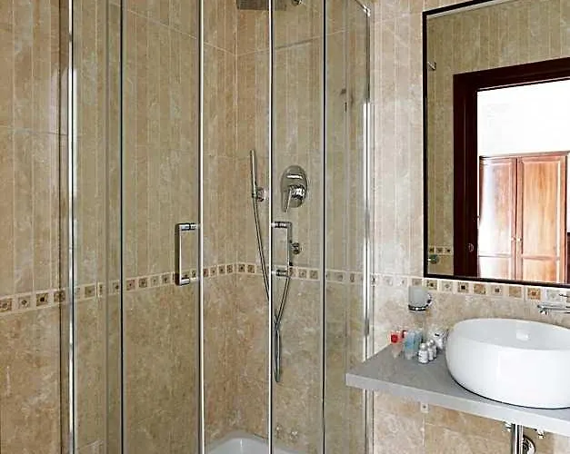 Glam Luxury Hotel 3*
